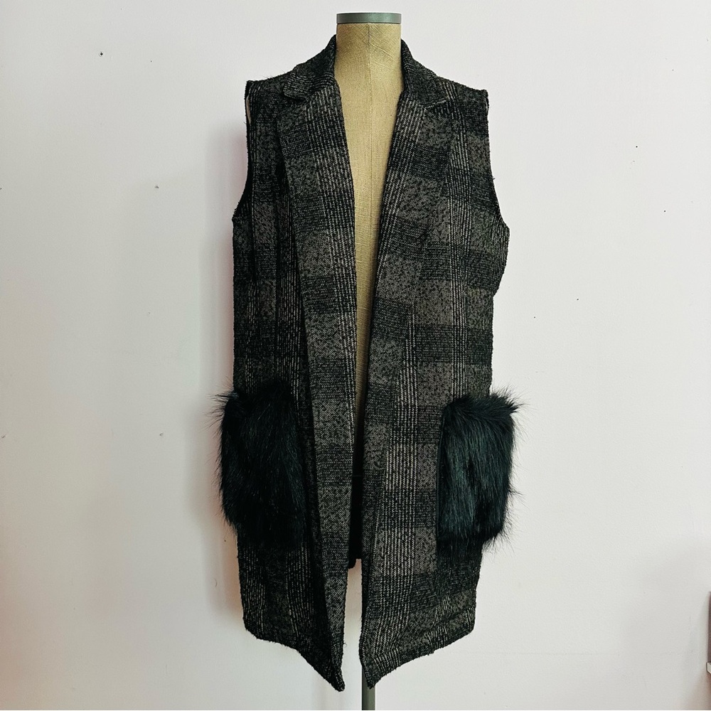 Women's Black and Gray Sleeveless Coat